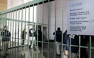 Feds raid LACMA - photo by Nick Ut